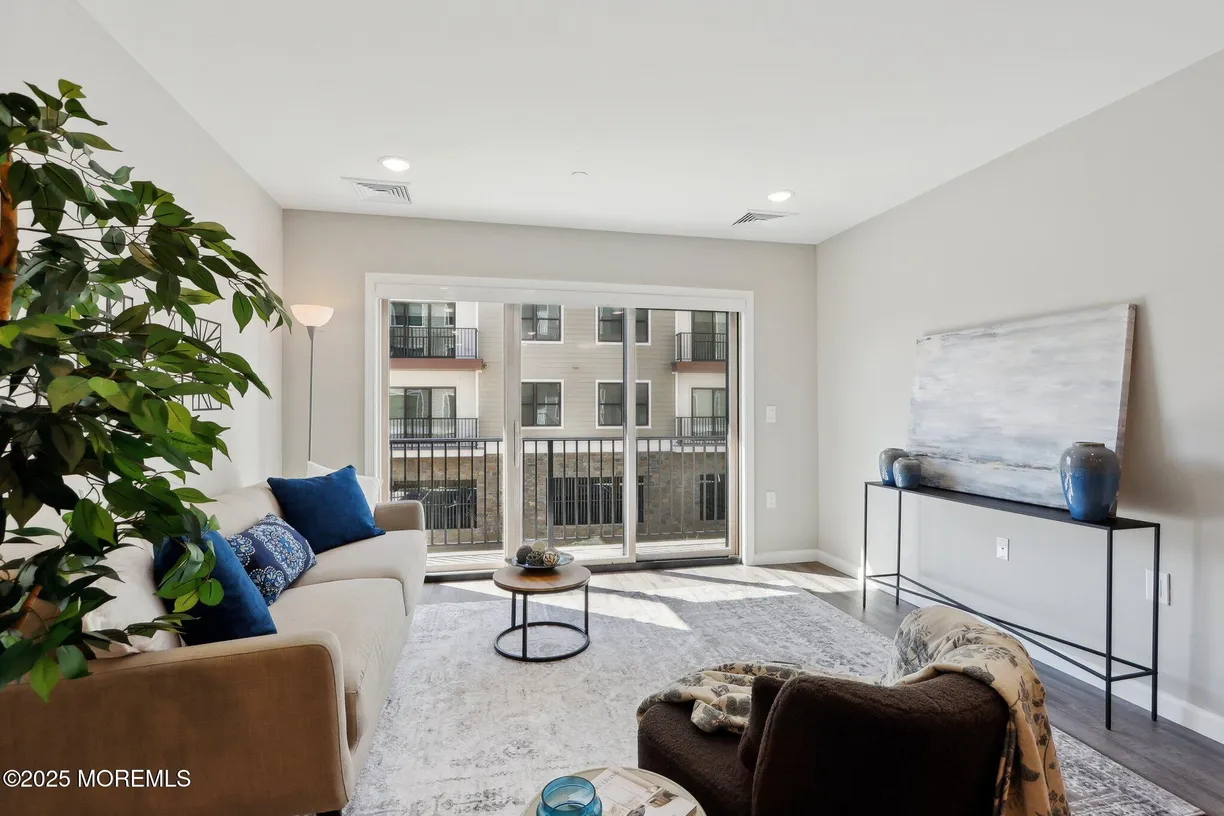 Rockland/Orange/NJ Real Estate | View 258 Morris Avenue, 212 | Listing