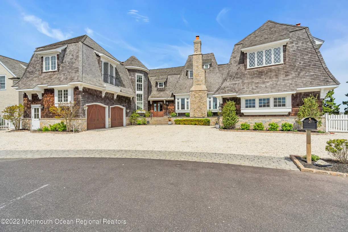 Rockland/Orange/NJ Real Estate | View 459 Normandy Drive | 5 Beds, 3 Baths