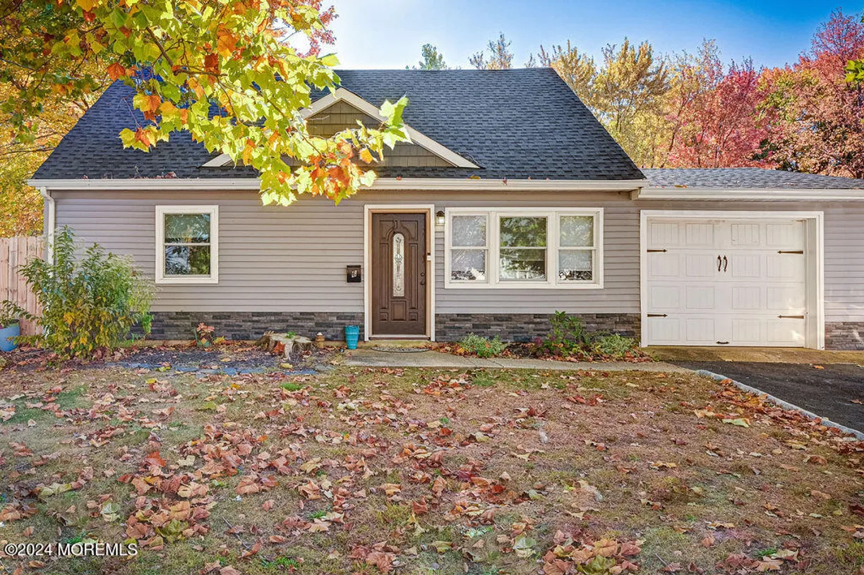 Rockland/Orange/NJ Real Estate | View 6 Franciscan Way | 4 Beds, 2 Baths