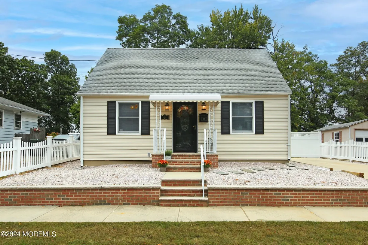 Rockland/Orange/NJ Real Estate | View 19 10th Street | 3 Beds, 2 Baths