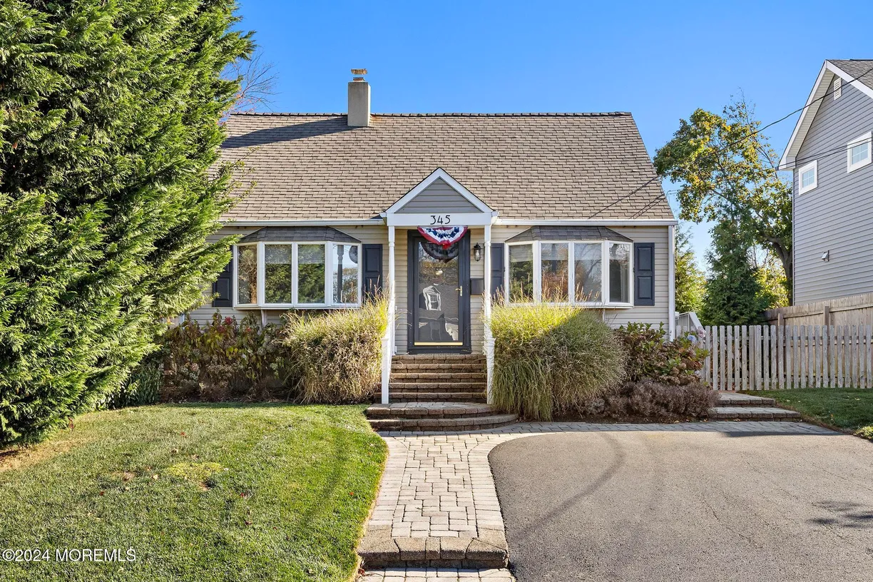 Rockland/Orange/NJ Real Estate | View 345 Macarthur Avenue | 3 Beds, 2 Baths
