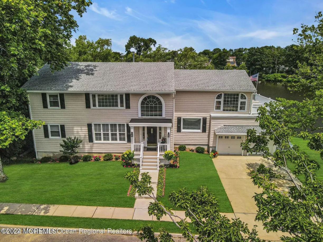 Rockland/Orange/NJ Real Estate | View 404 Ocean Road | 6 Beds, 3 Baths