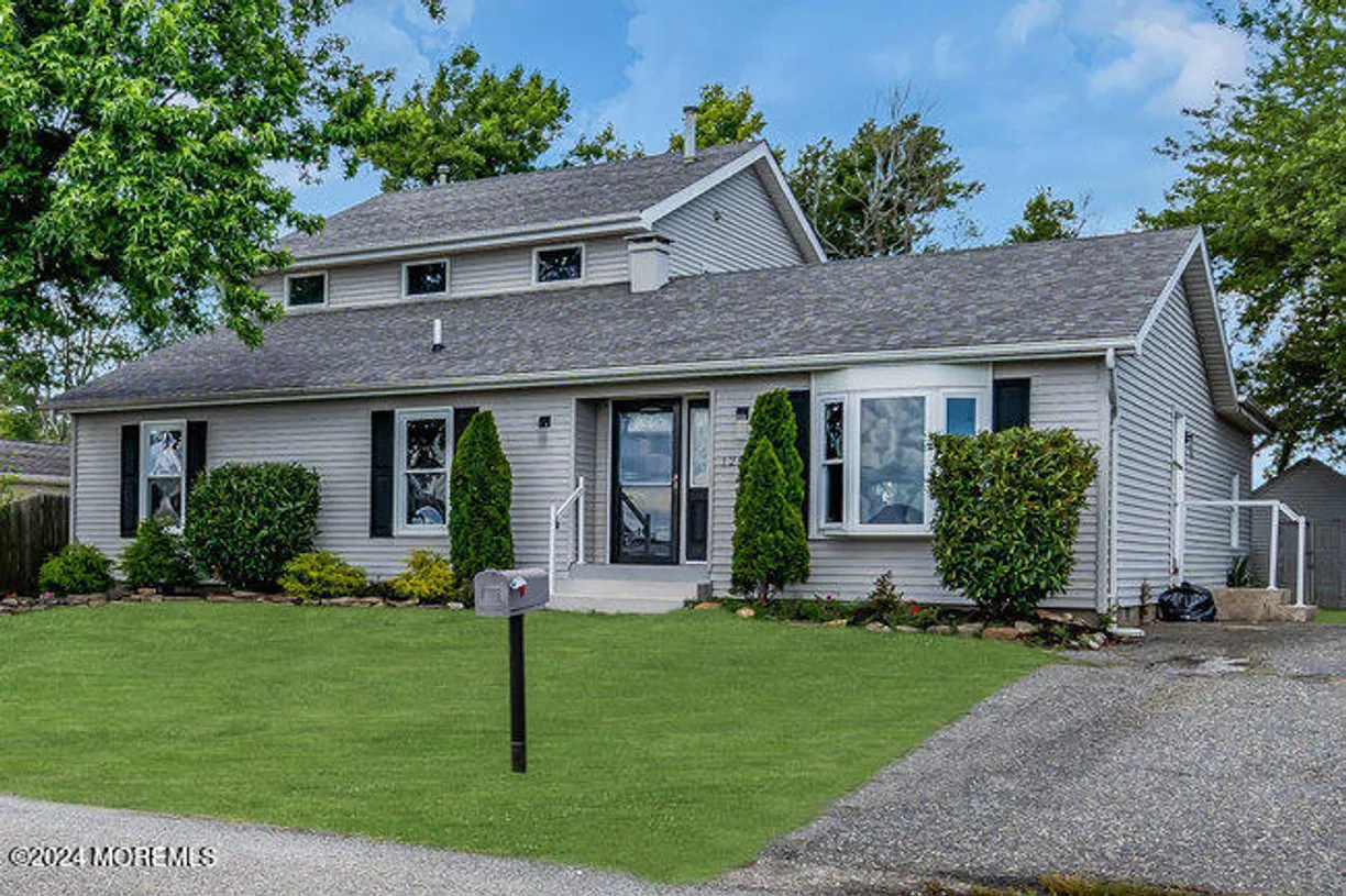 Rockland/Orange/NJ Real Estate | View 1254 Pensacola Road | 4 Beds, 3 Baths