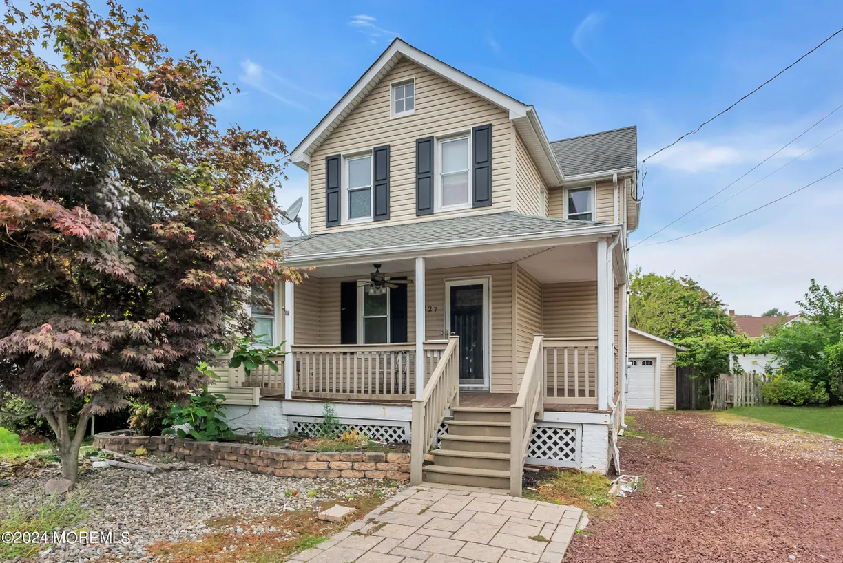 Rockland/Orange/NJ Real Estate | View 327 Roosevelt Avenue | 3 Beds, 2 Baths