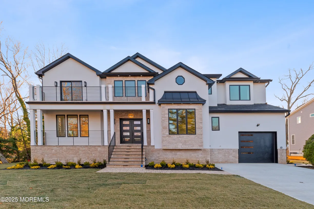 Rockland/Orange/NJ Real Estate | View 467 Monmouth Place | 7 Beds, 5 Baths