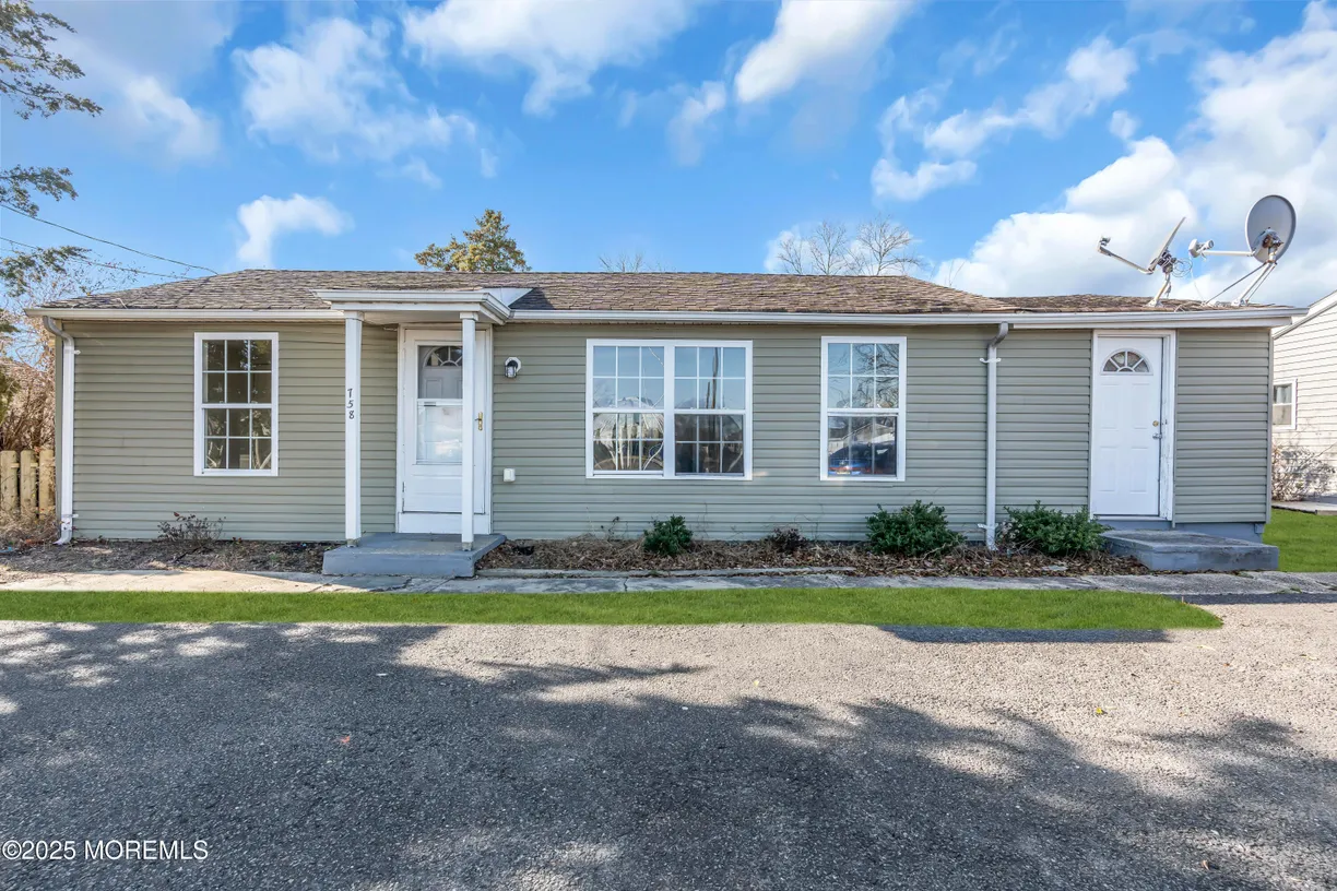 Rockland/Orange/NJ Real Estate | View 758 Fischer Boulevard | 4 Beds, 1 Bath