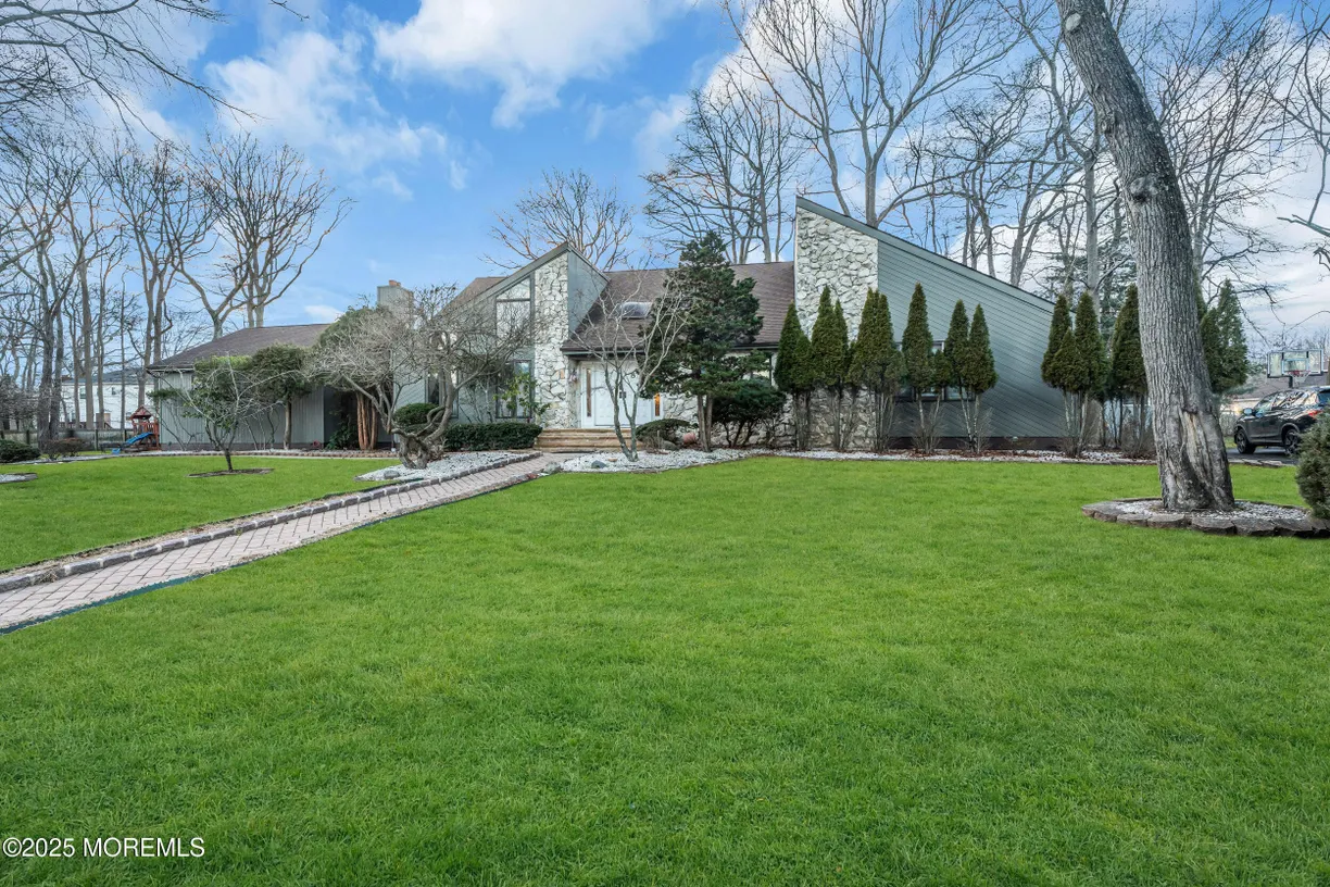 Rockland/Orange/NJ Real Estate | View 8 Ross Court | 5 Beds, 3 Baths