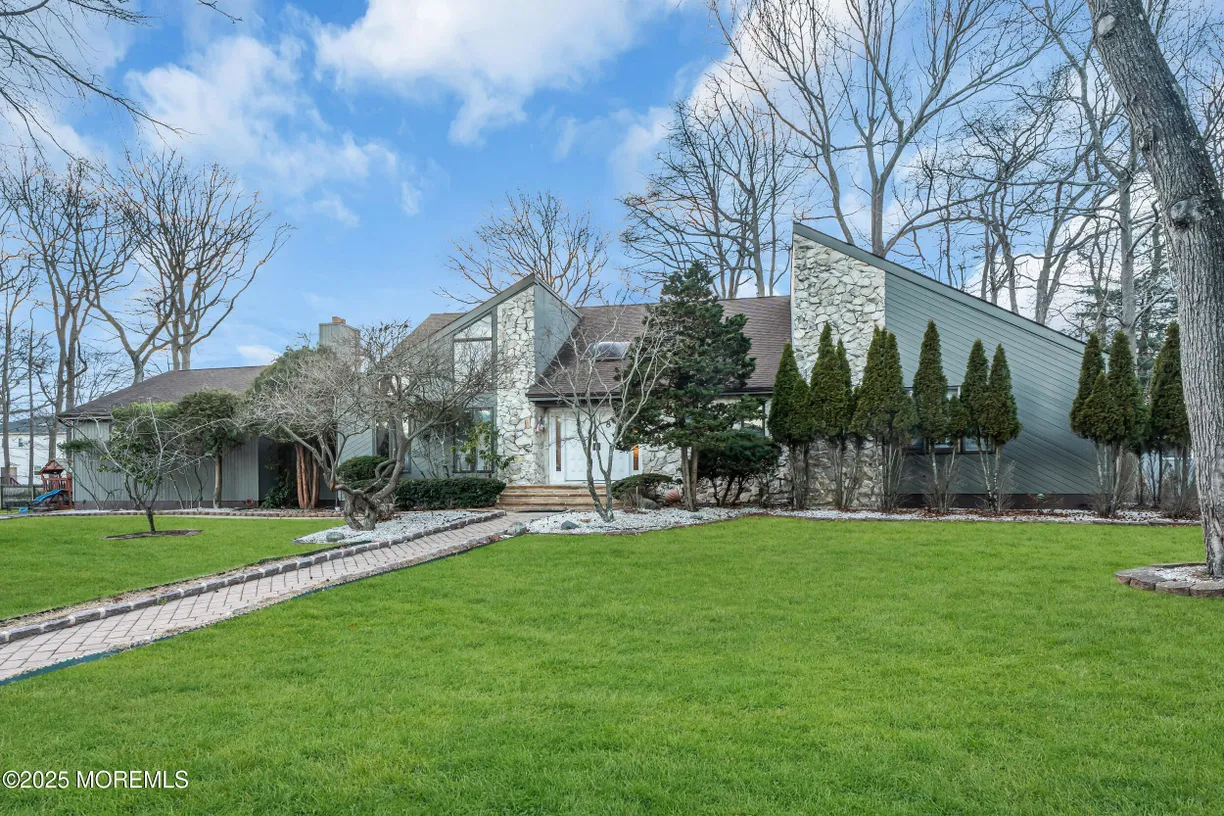 Rockland/Orange/NJ Real Estate | View 8 Ross Court | Listing