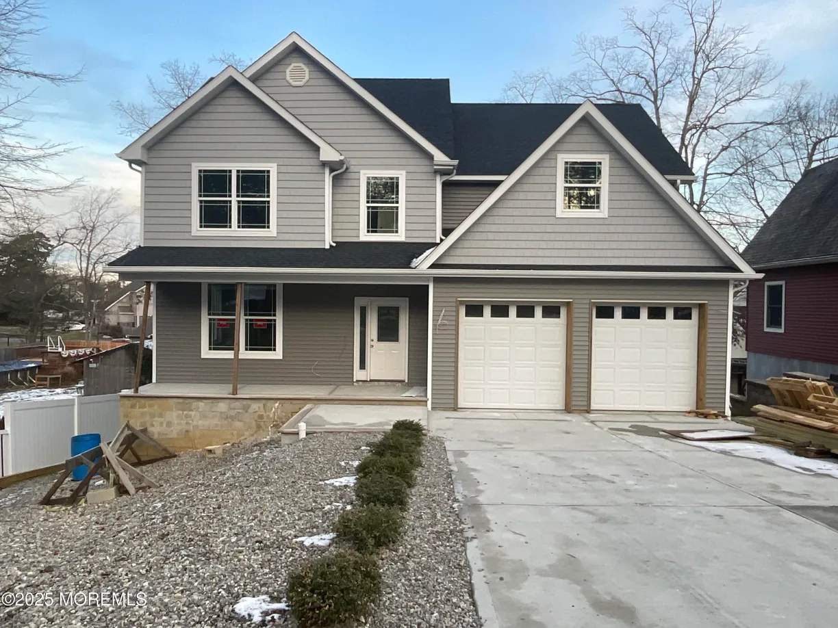 Rockland/Orange/NJ Real Estate | View 637 Summit Avenue | 4 Beds, 2 Baths
