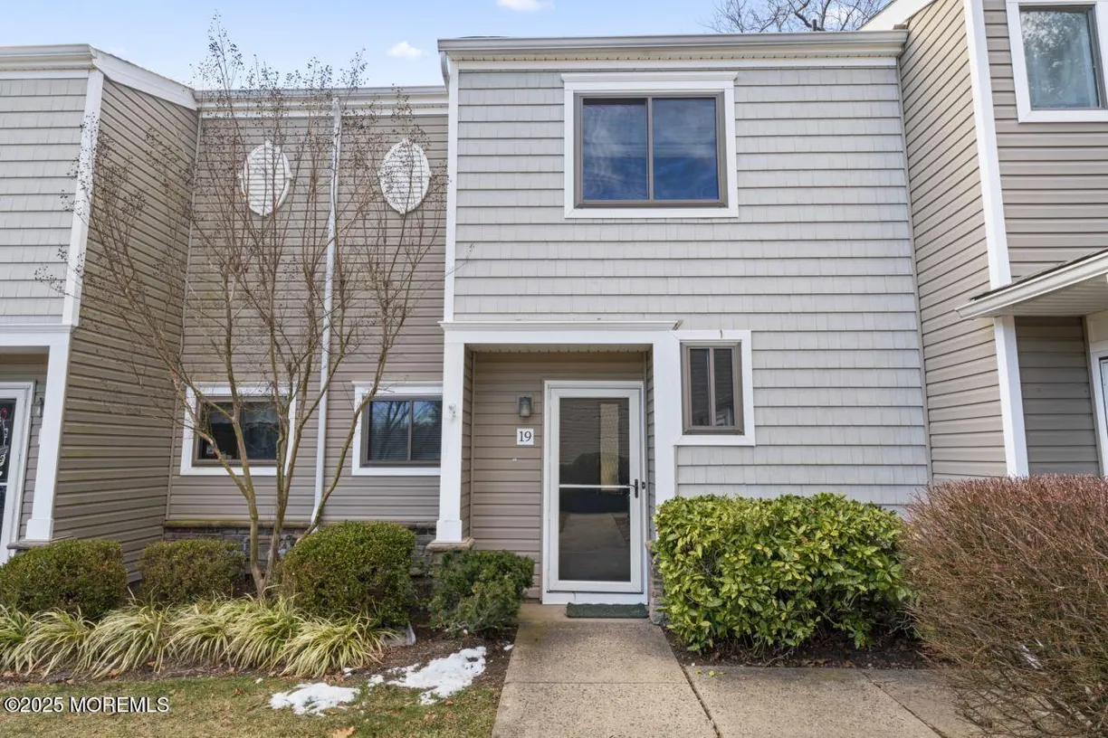 Rockland/Orange/NJ Real Estate | View 19 Gloria Court | 2 Beds, 2 Baths