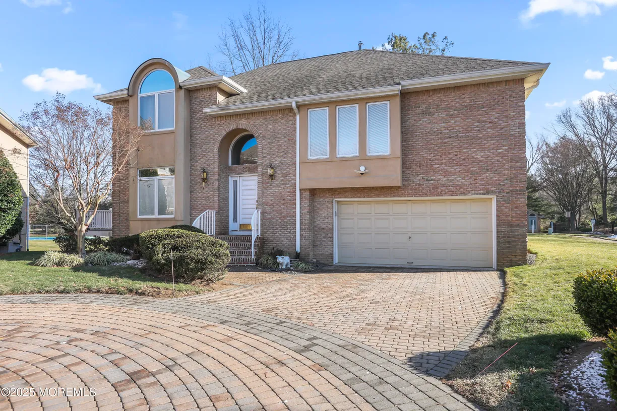 Rockland/Orange/NJ Real Estate | View 250 Navesink Court | 3 Beds, 3 Baths