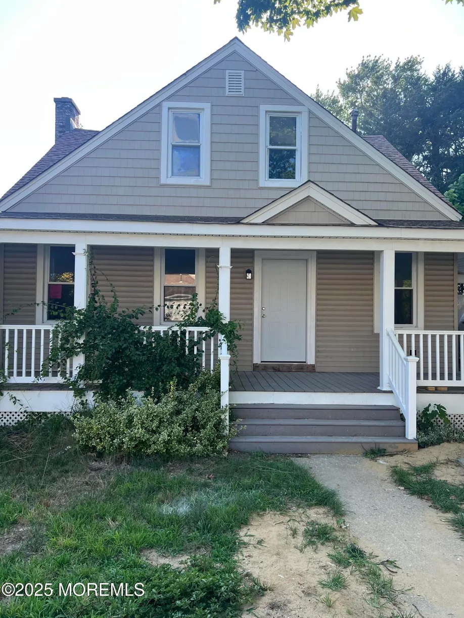 Rockland/Orange/NJ Real Estate | View 815 Clark Street | 2 Beds, 1 Bath