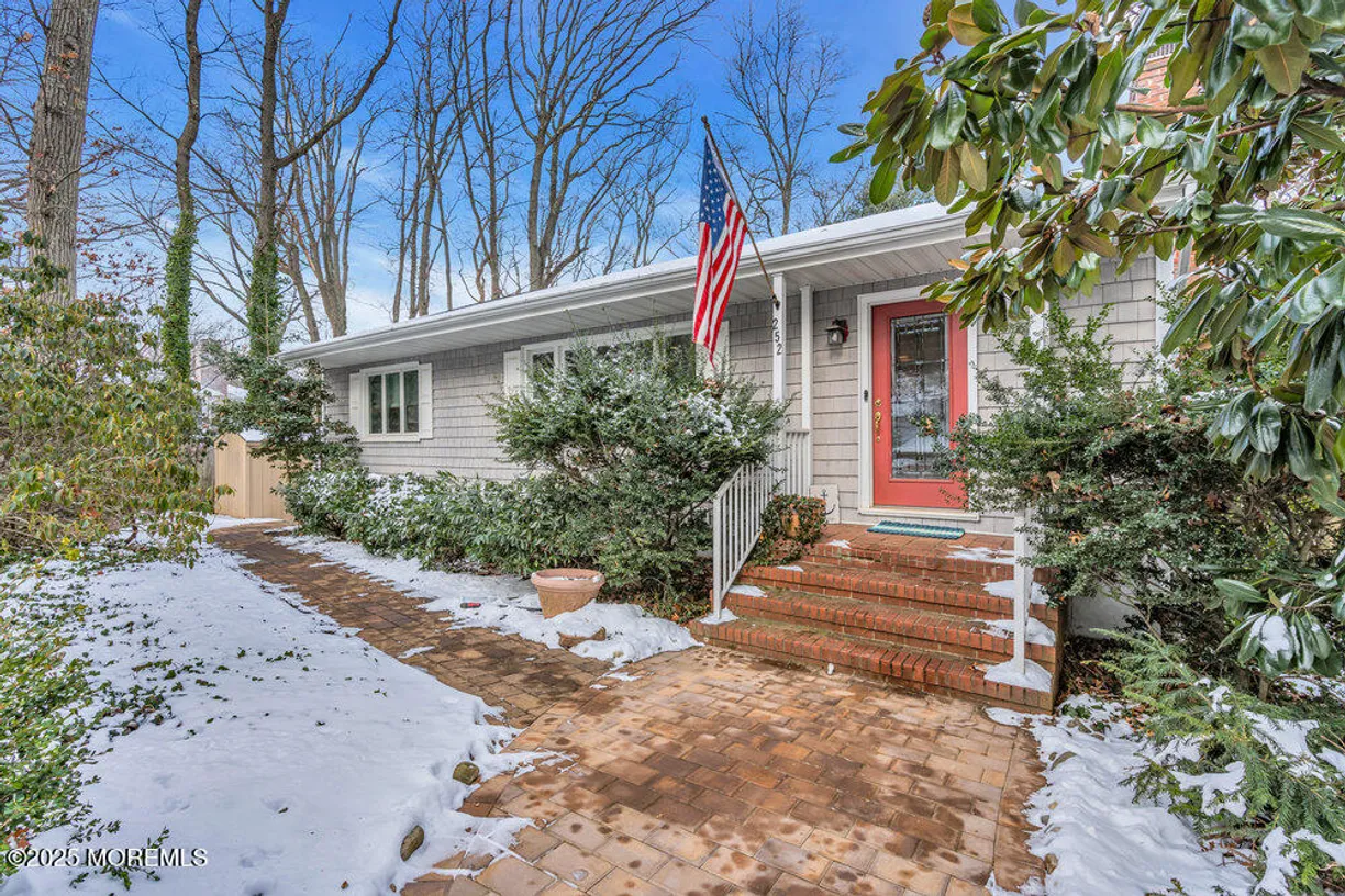 Rockland/Orange/NJ Real Estate | View 252 Ocean Boulevard | 3 Beds, 2 Baths