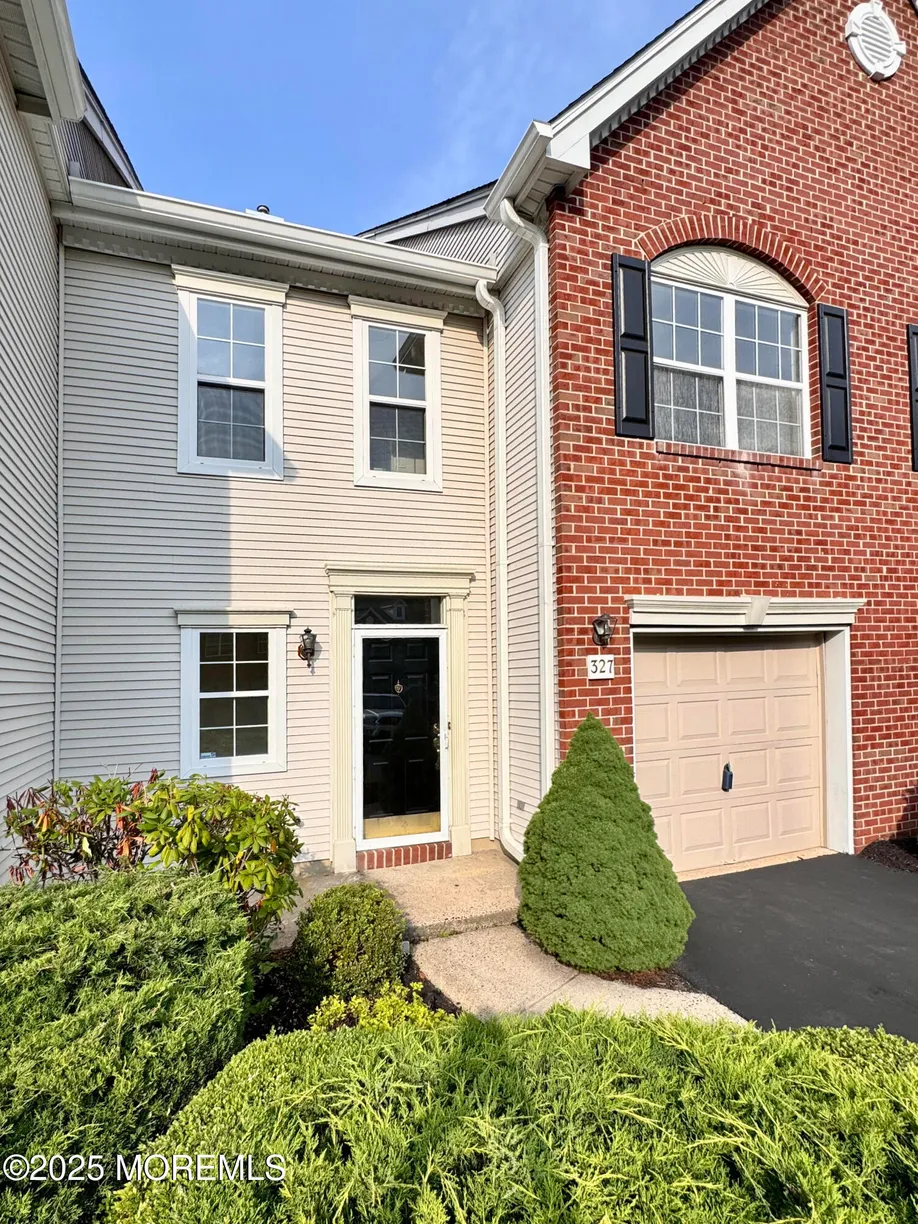 Rockland/Orange/NJ Real Estate | View 327 Daniele Drive | 2 Beds, 2 Baths