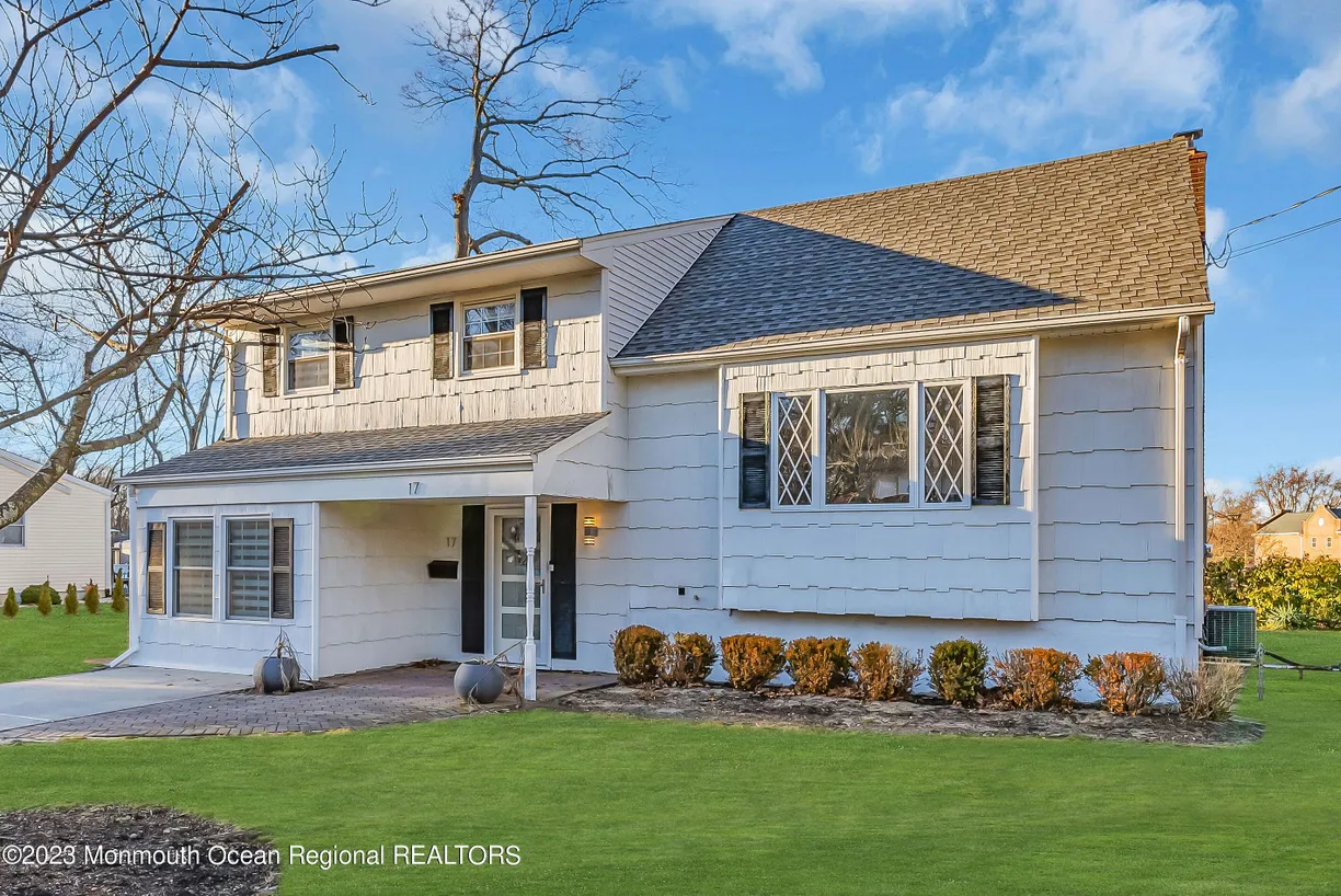 Rockland/Orange/NJ Real Estate | View 17 Roslyn Drive | 5 Beds, 2 Baths