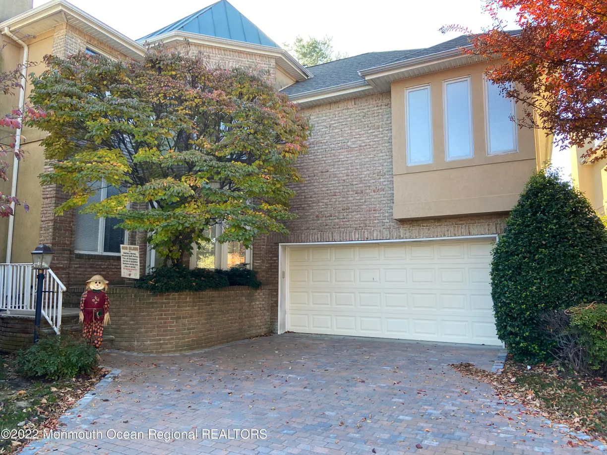 Rockland/Orange/NJ Real Estate | View 9 Inverness Court, C0320 | 4 Beds, 2 Baths