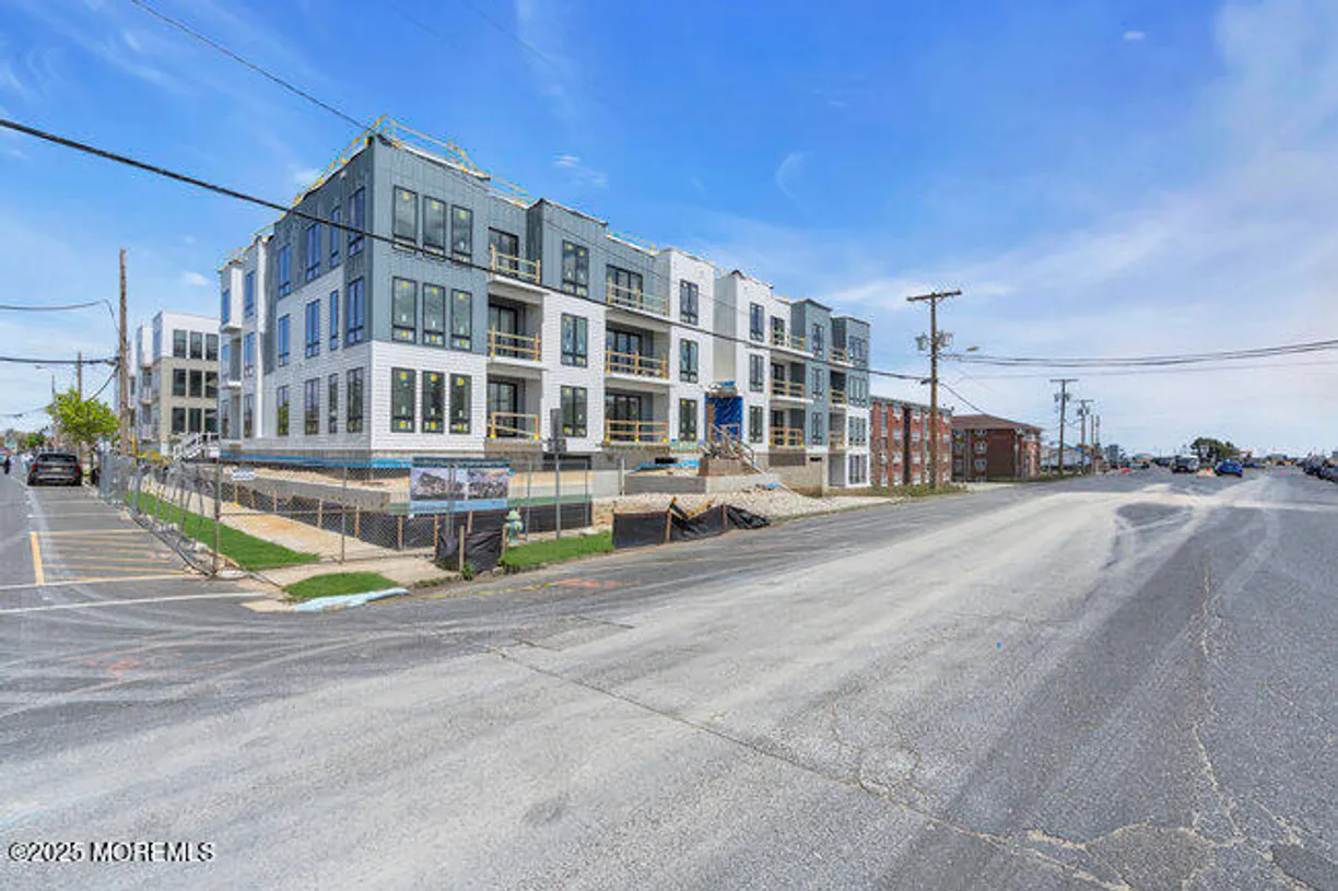Rockland/Orange/NJ Real Estate | View 215 2nd Avenue, 102 | 3 Beds, 2 Baths