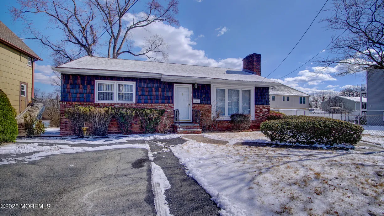 Rockland/Orange/NJ Real Estate | View 1066 Mereline Avenue | 3 Beds, 2 Baths