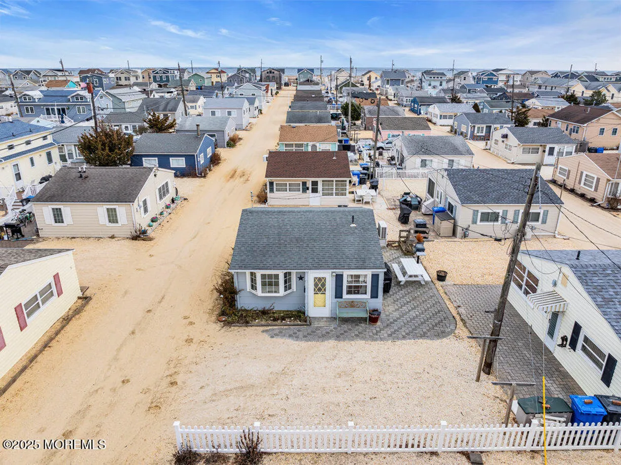 Rockland/Orange/NJ Real Estate | View 37 E Penguin Way | 2 Beds, 1 Bath