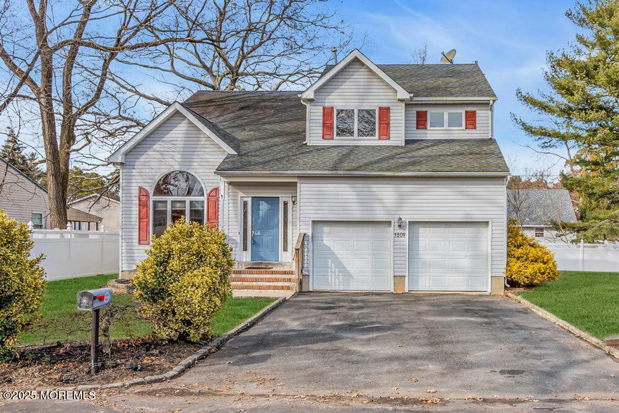 Rockland/Orange/NJ Real Estate | View 1509 Ninth Avenue | 4 Beds, 2 Baths
