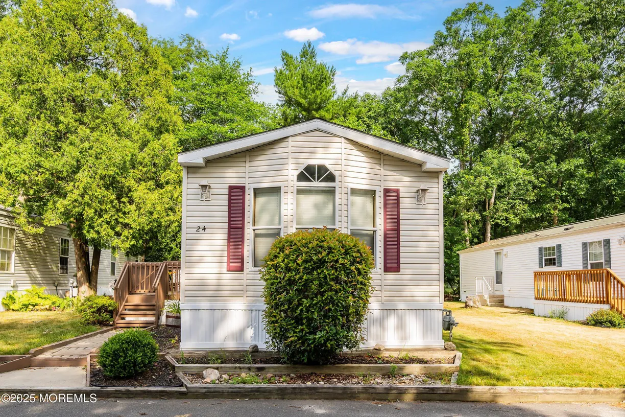 Rockland/Orange/NJ Real Estate | View 24 Lace Bark Lane | 2 Beds, 1 Bath