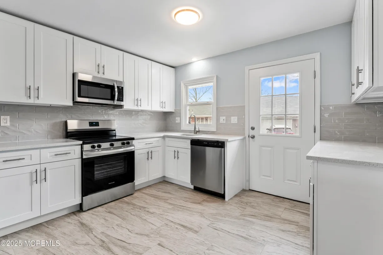 Rockland/Orange/NJ Real Estate | View 566 Sheffield Court, A | 2 Beds, 1 Bath