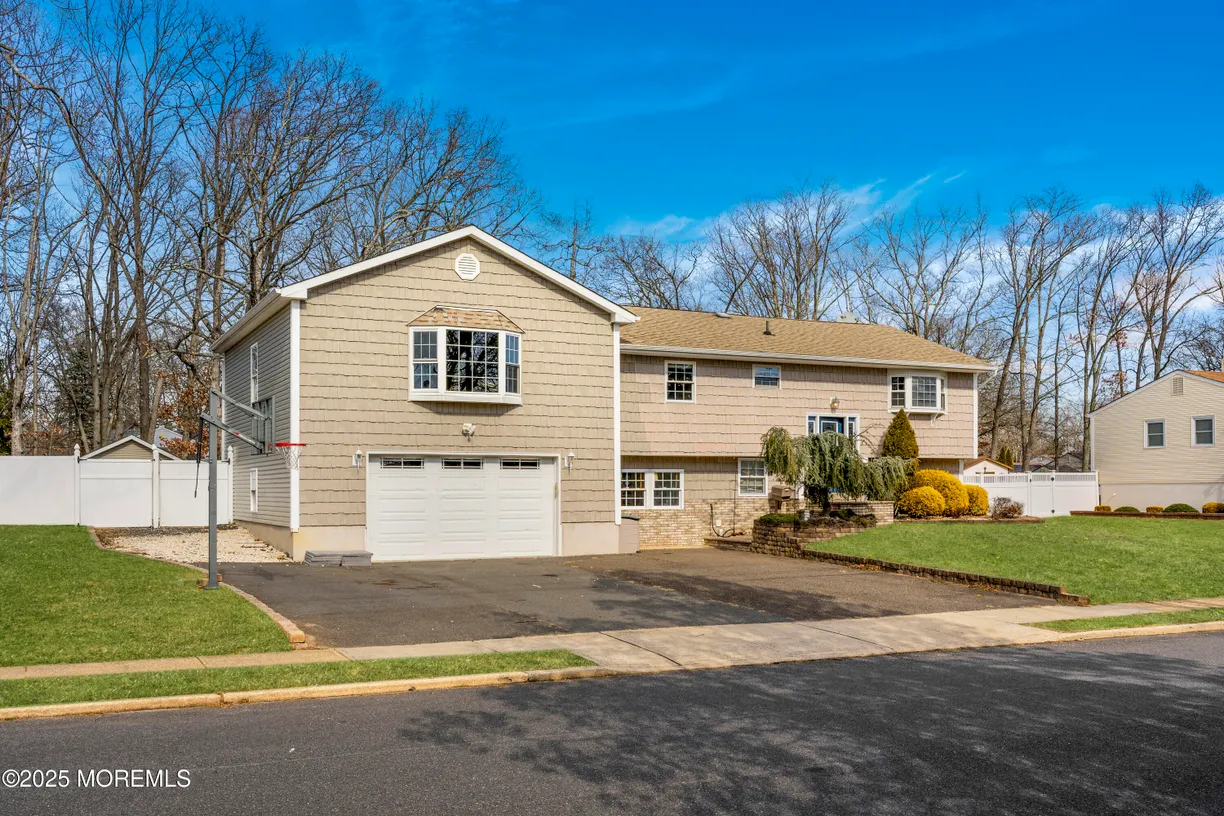 Rockland/Orange/NJ Real Estate | View 10 Nottingham Drive | 4 Beds, 3 Baths
