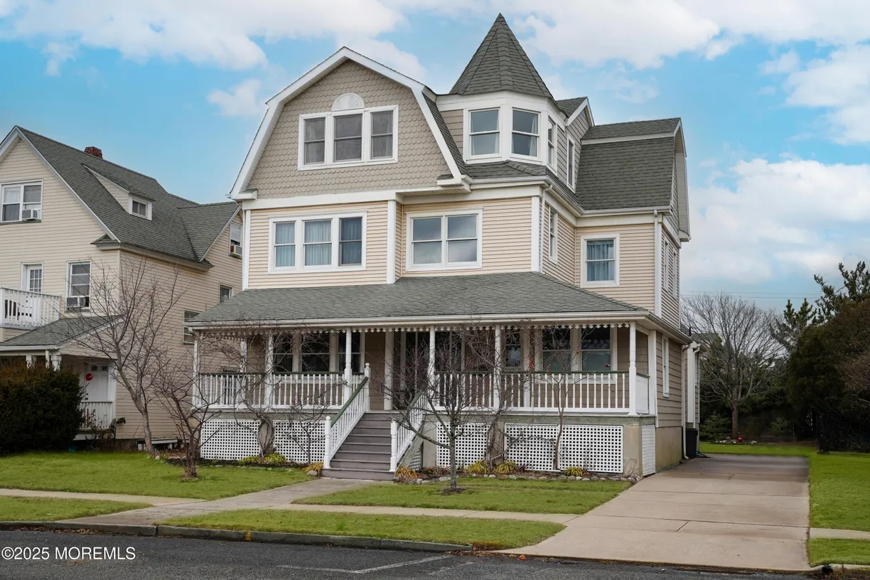 Rockland/Orange/NJ Real Estate | View 110 4th Avenue | 4 Beds, 4 Baths