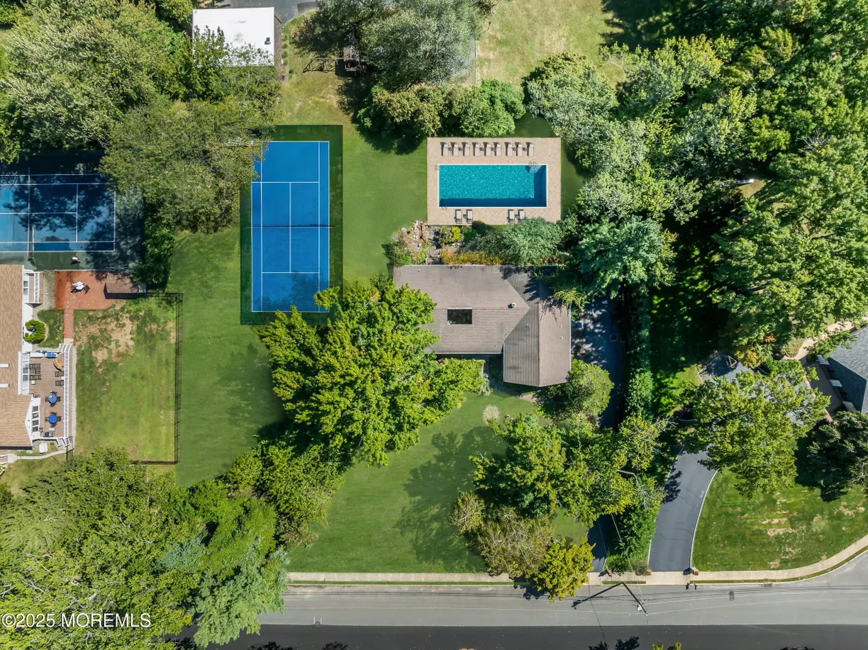 Rockland/Orange/NJ Real Estate | View 6 Surrey Lane | 4 Beds, 3 Baths