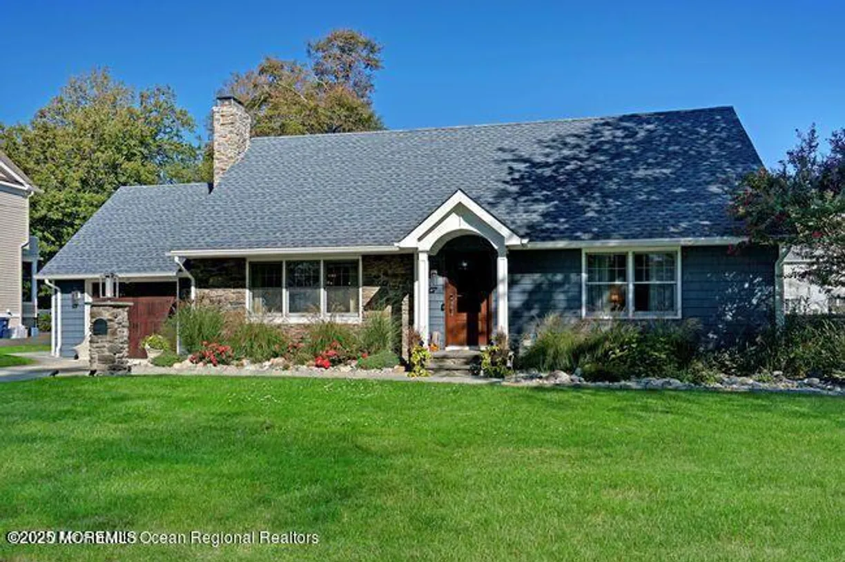 Rockland/Orange/NJ Real Estate | View 1204 Holly Place | 4 Beds, 3 Baths