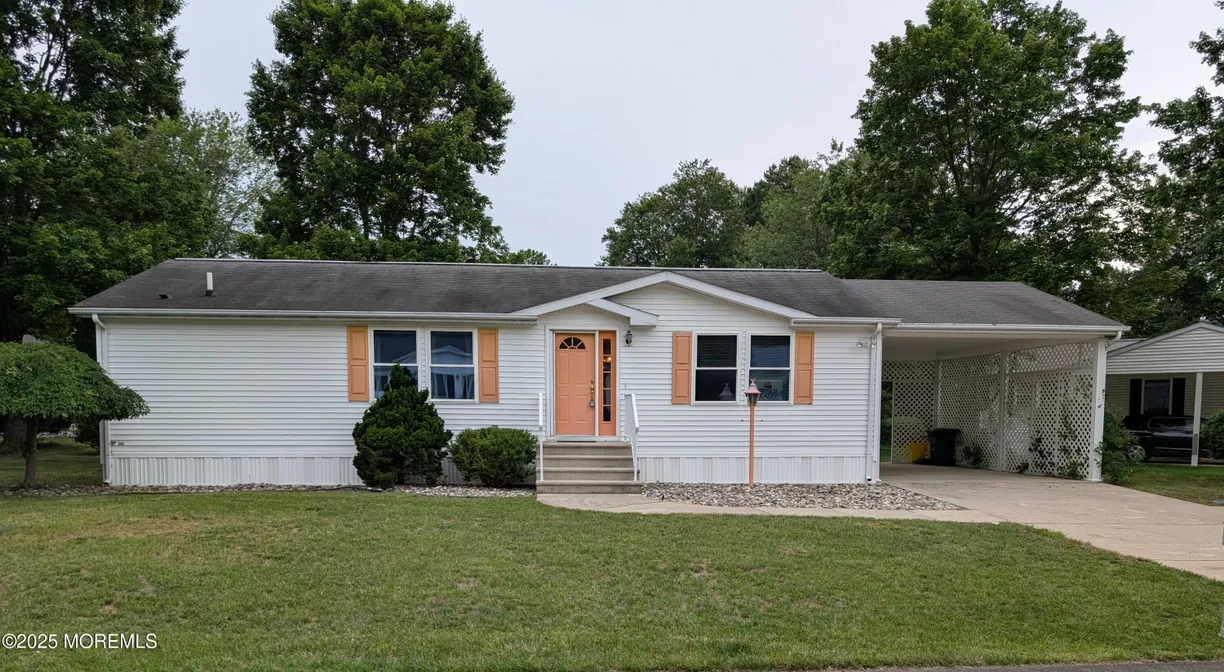 Rockland/Orange/NJ Real Estate | View 14 Tanglewood Drive | 2 Beds, 2 Baths