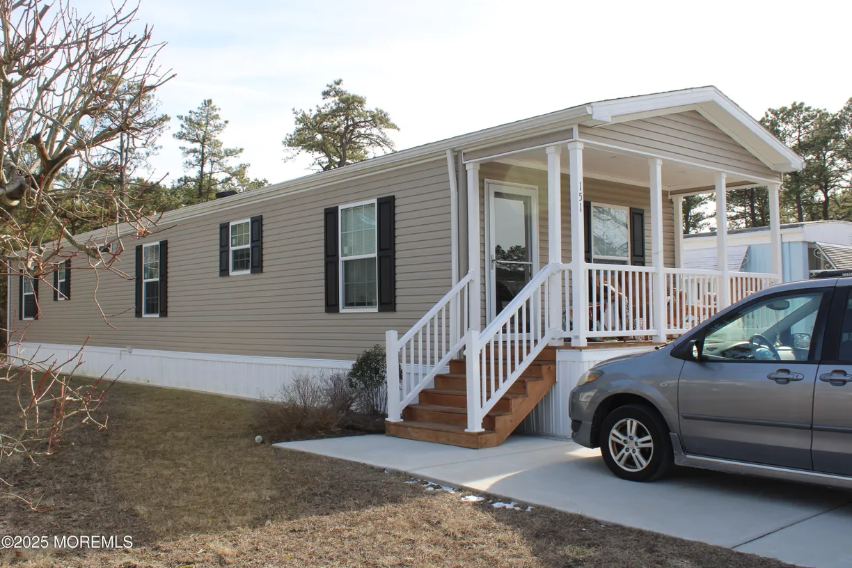Rockland/Orange/NJ Real Estate | View 151 Mockingbird Way | 2 Beds, 2 Baths