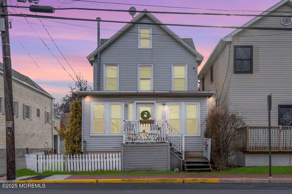 Rockland/Orange/NJ Real Estate | View 233 Bay Avenue | 4 Beds, 1 Bath