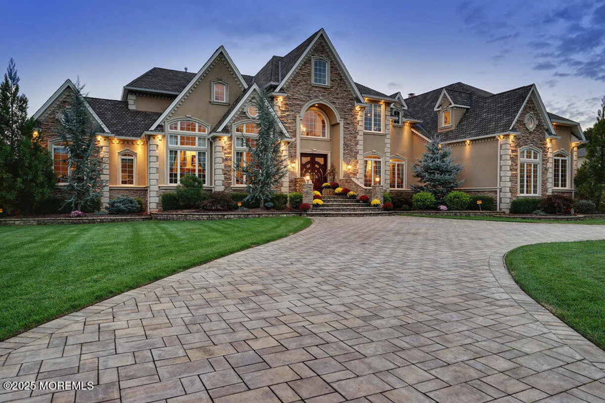 Rockland/Orange/NJ Real Estate | View 1309 Vincenzo Drive | 5 Beds, 4 Baths