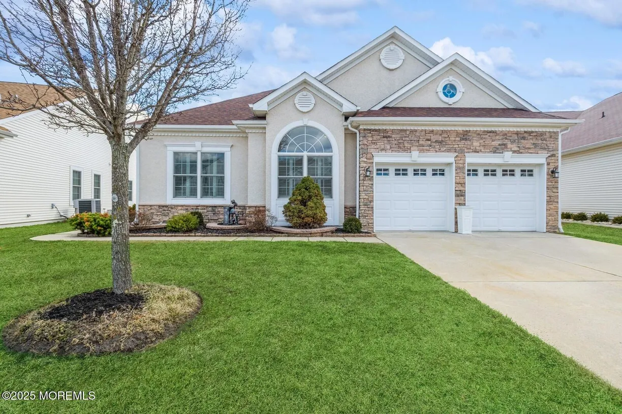 Rockland/Orange/NJ Real Estate | View 15 Eagleswood Drive | 2 Beds, 2 Baths