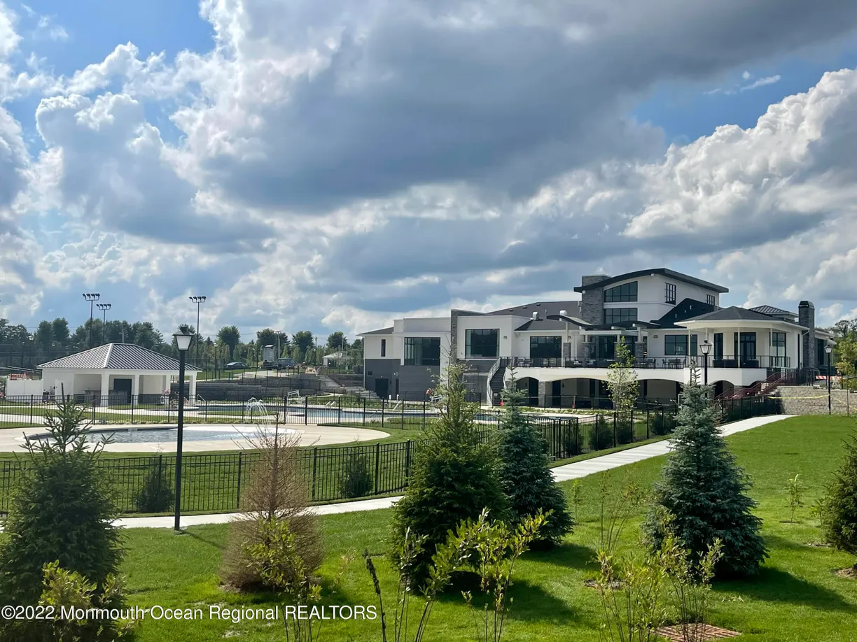 Rockland/Orange/NJ Real Estate | View 15 Longwood Drive | 2 Beds, 2 Baths