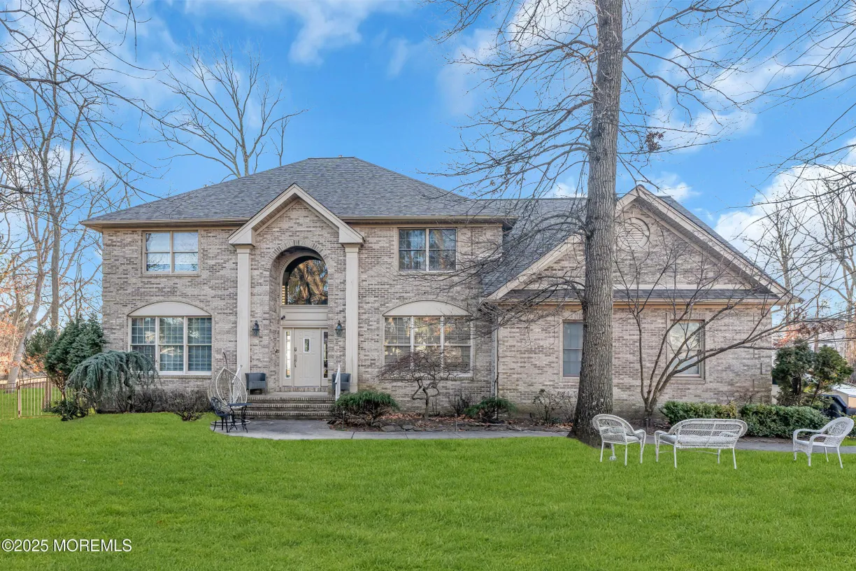 Rockland/Orange/NJ Real Estate | View 21 Old Queens Court | 5 Beds, 4 Baths