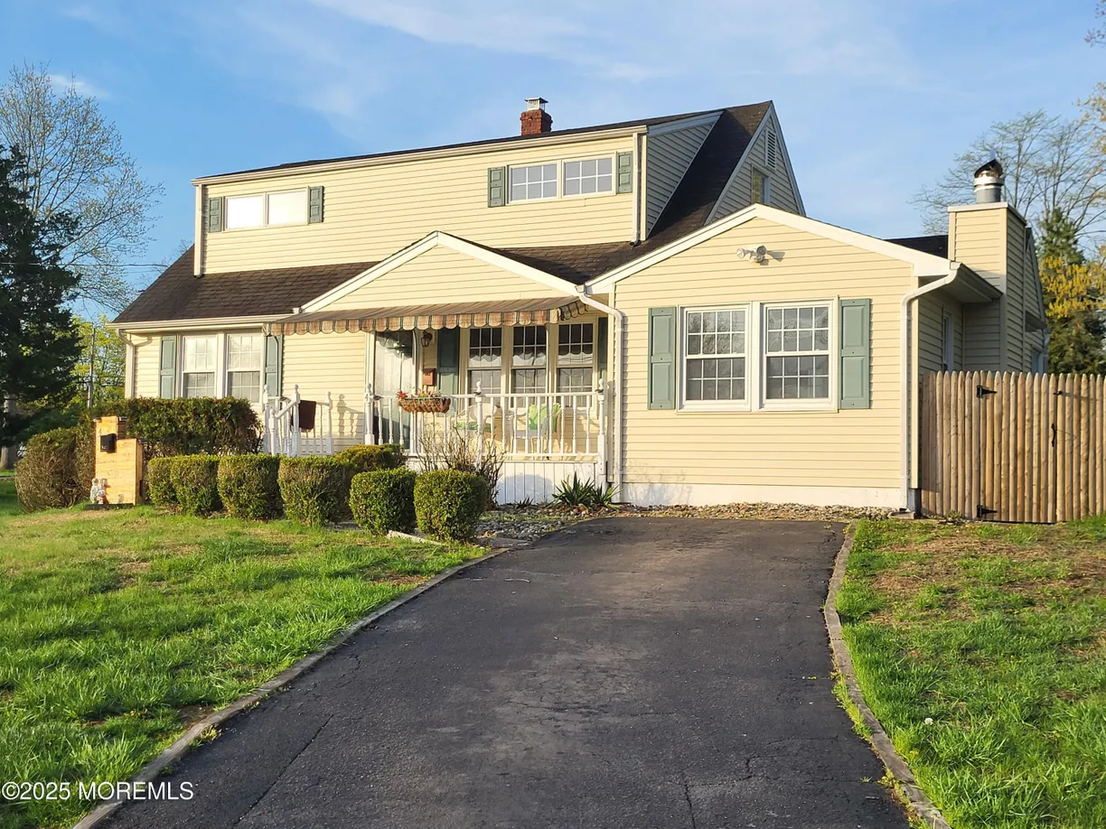 Rockland/Orange/NJ Real Estate | View 4 Lloyd Place | 3 Beds, 2 Baths