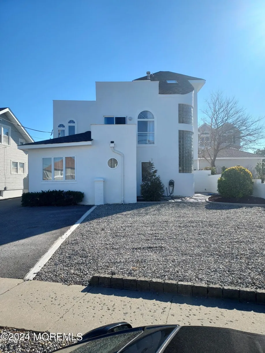 Rockland/Orange/NJ Real Estate | View 1322 Ocean Avenue | 5 Beds, 3 Baths