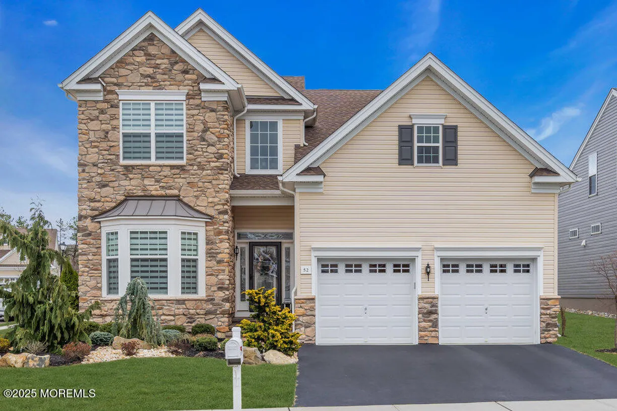 Rockland/Orange/NJ Real Estate | View 52 Ambermist Way | 3 Beds, 3 Baths
