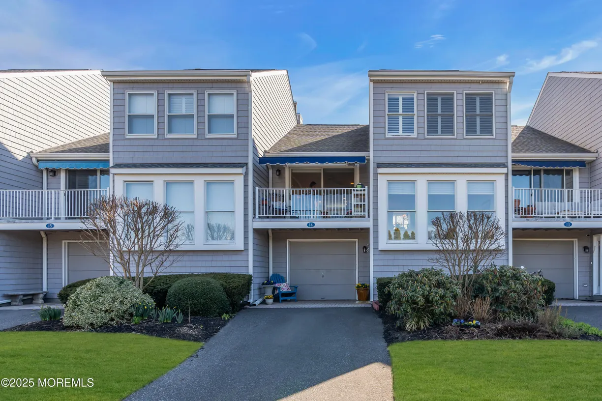 Rockland/Orange/NJ Real Estate | View 845 Arnold Avenue, 14 | 2 Beds, 2 Baths