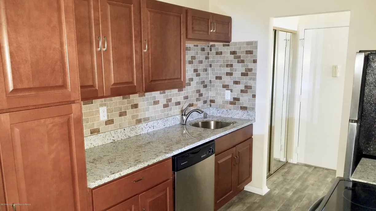 Rockland/Orange/NJ Real Estate | View 26 Meadow Green Circle, F | 2 Beds, 1 Bath