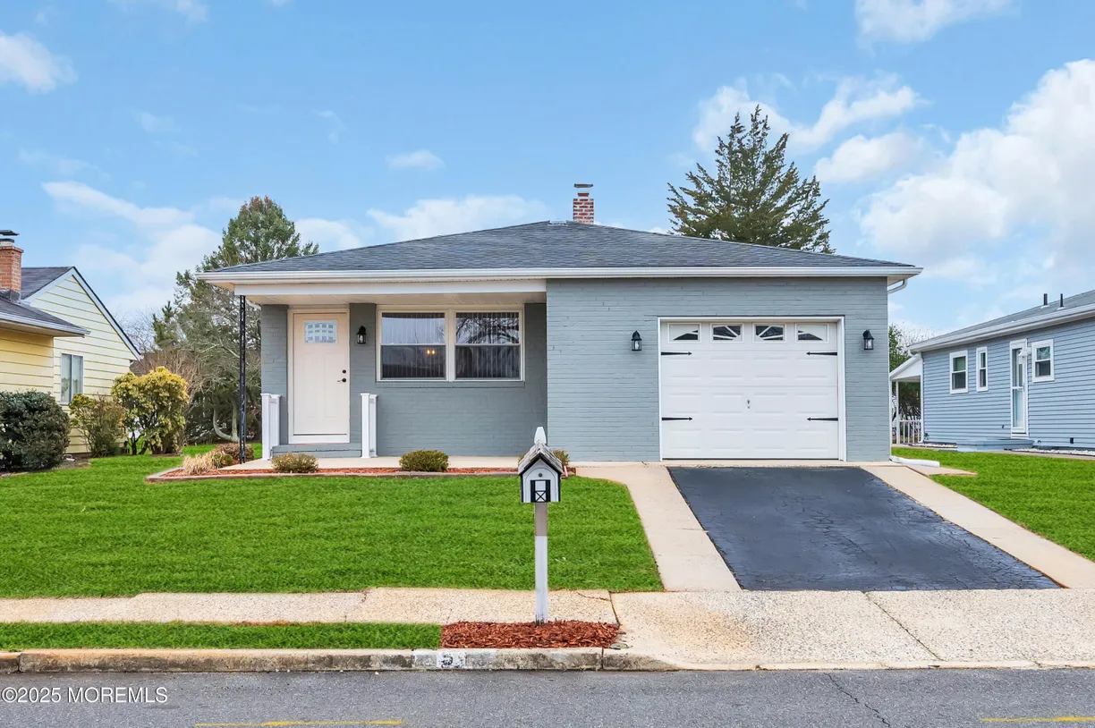 Rockland/Orange/NJ Real Estate | View 51 Eldorado Street | 2 Beds, 2 Baths