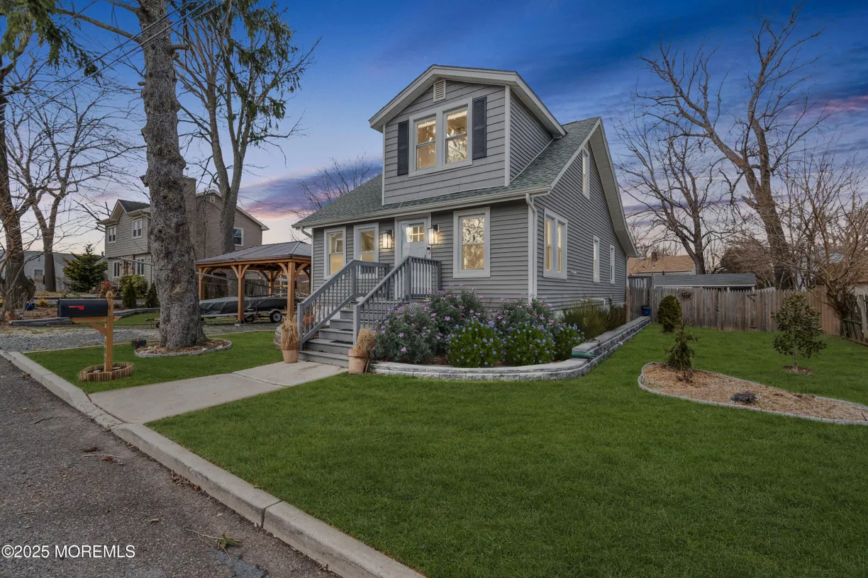 Rockland/Orange/NJ Real Estate | View 402 Glenmere Way | 4 Beds, 2 Baths