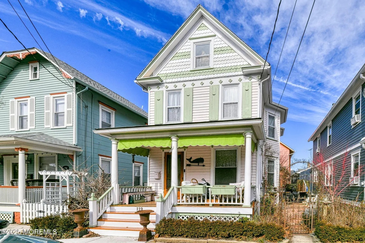 Rockland/Orange/NJ Real Estate | View 119 Mount Hermon Way | 4 Beds, 2 Baths