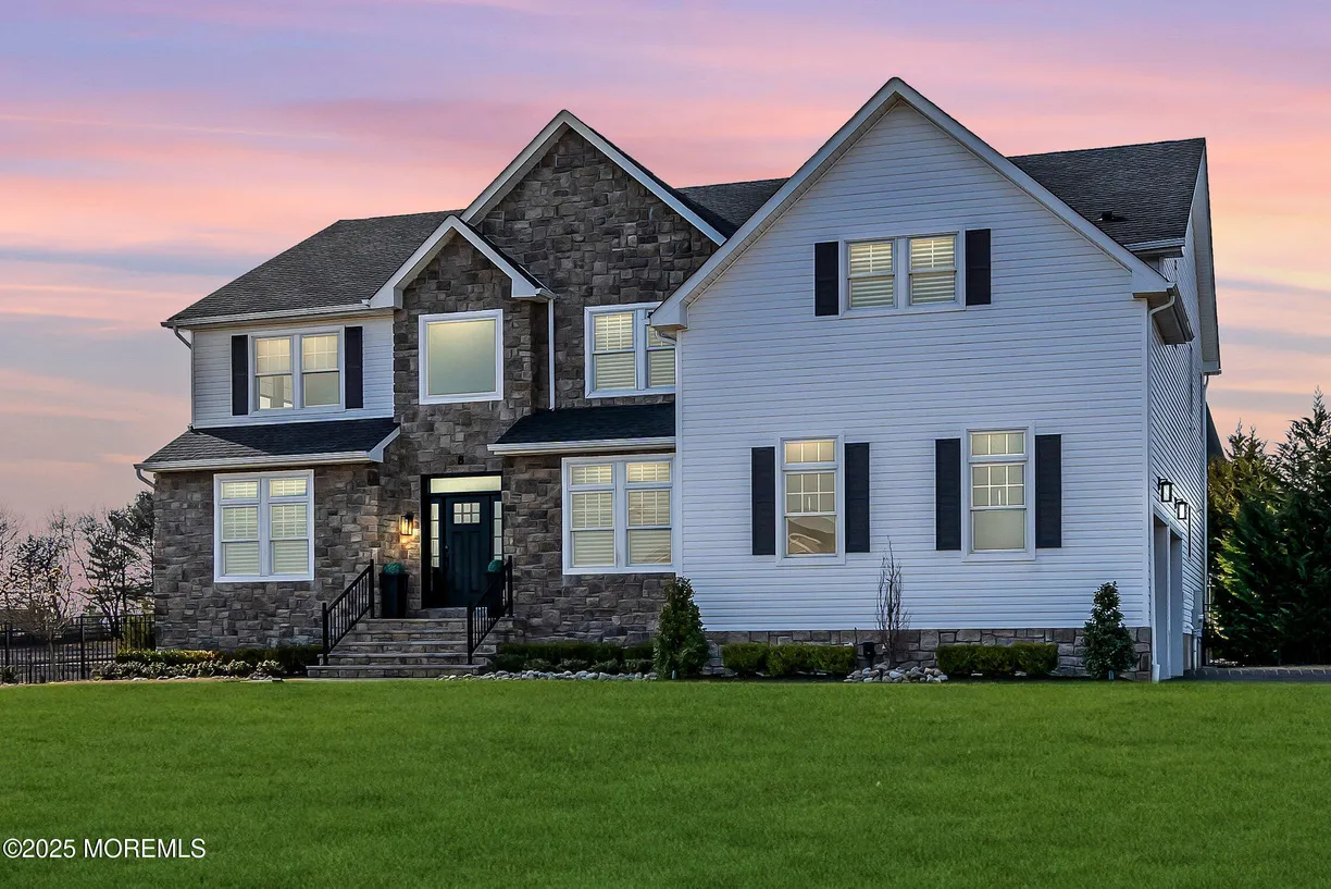 Rockland/Orange/NJ Real Estate | View 8 Northfield Court | 5 Beds, 3 Baths