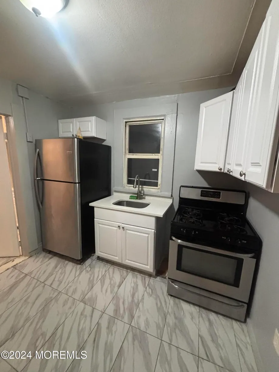 Rockland/Orange/NJ Real Estate | View 40 Shore Boulevard, A | 2 Beds, 1 Bath