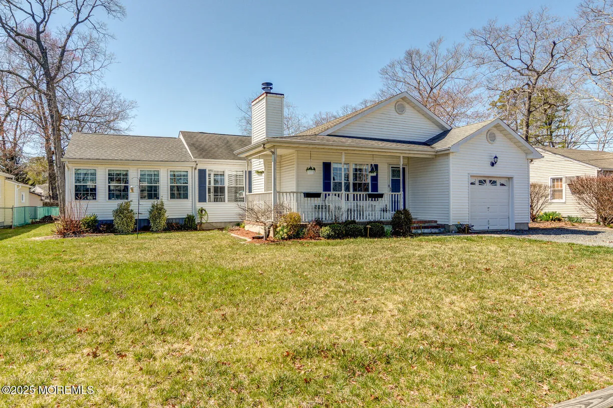 Rockland/Orange/NJ Real Estate | View 1311 Lakeside Drive | 3 Beds, 2 Baths