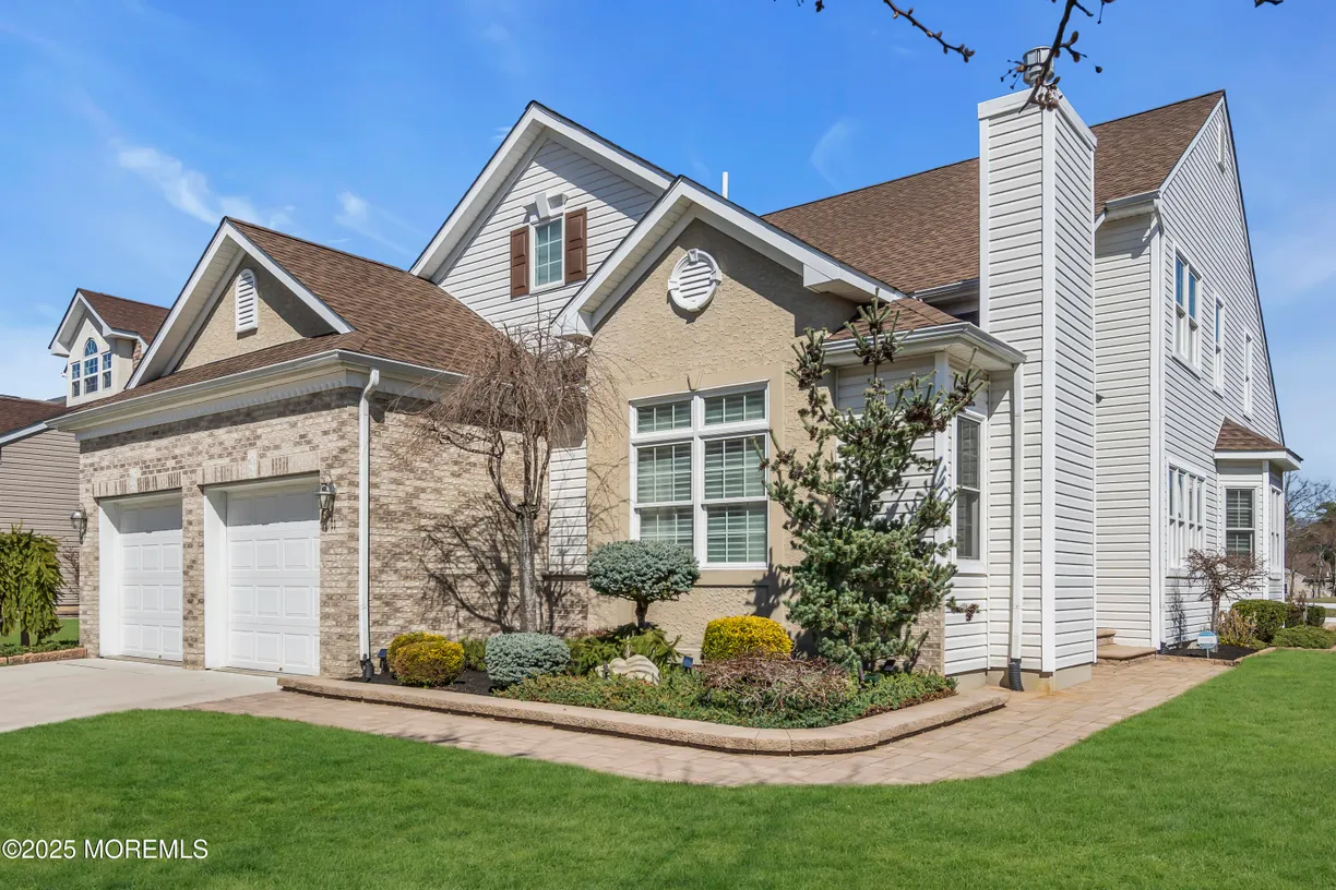 Rockland/Orange/NJ Real Estate | View 11 Beach Haven Way | 3 Beds, 2 Baths