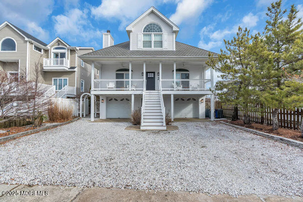 Rockland/Orange/NJ Real Estate | View 2 Captains Court | 4 Beds, 3 Baths